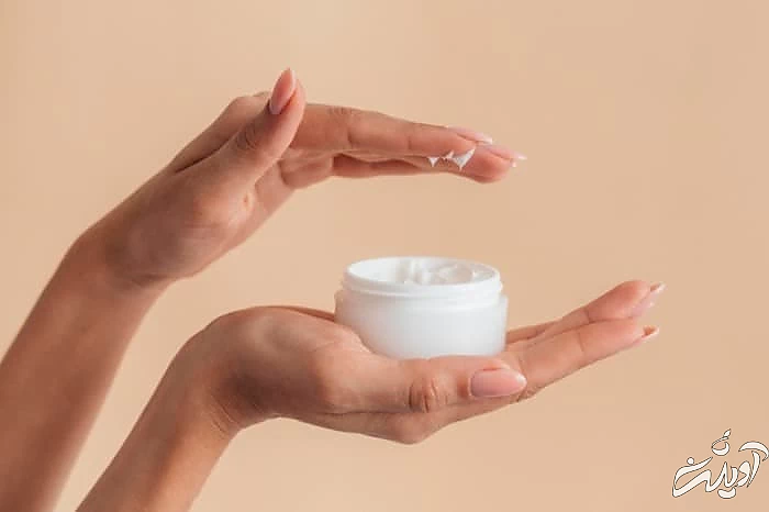 استفاده از کرم در زمستان جهت حفظ رطوبت پوست مراقبت از پوست